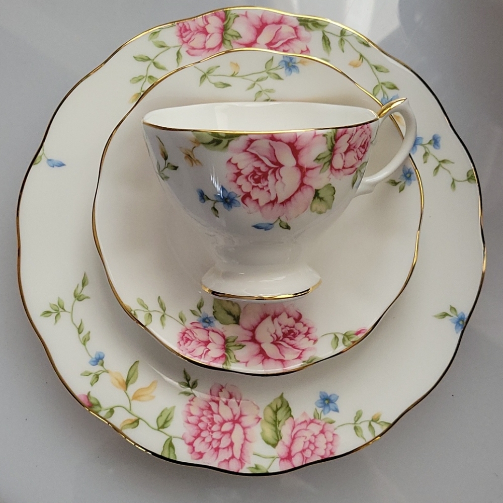 - - New Royal Albert : English Rose  Bone China 3 pc set